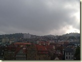 Blick auf die Höhen um Stuttgart - in Regenwolken